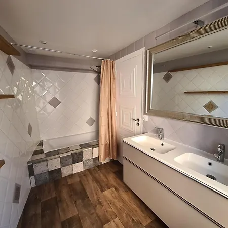 Maison Divisees En 2 Appartments A 20 Min To Disneyland Paris *