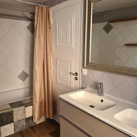 Maison Divisees En 2 Appartments A 20 Min To Disneyland Paris
